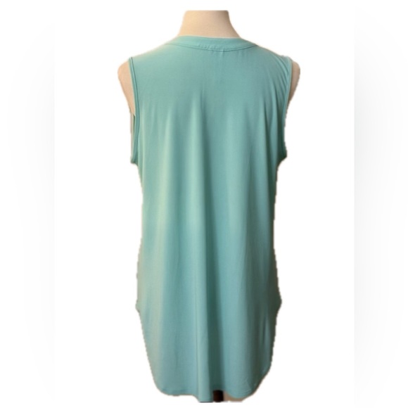 Chic Sleeveless Aqua Blouse with Gold Color Zipper - Picture 4 of 7